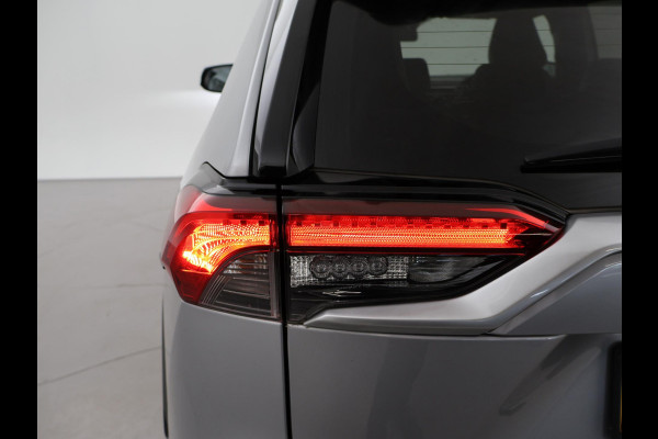 Toyota RAV4 2.5 PLUG-IN PHEV HYBRID AWD 4WD 306 PK + TREKHAAK | STOELVERW. | CAMERA | LED | APPLE CARPLAY | 18 INCH
