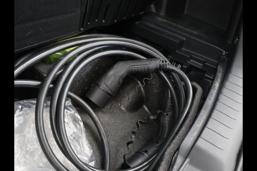 Toyota RAV4 2.5 PLUG-IN PHEV HYBRID AWD 4WD 306 PK + TREKHAAK | STOELVERW. | CAMERA | LED | APPLE CARPLAY | 18 INCH