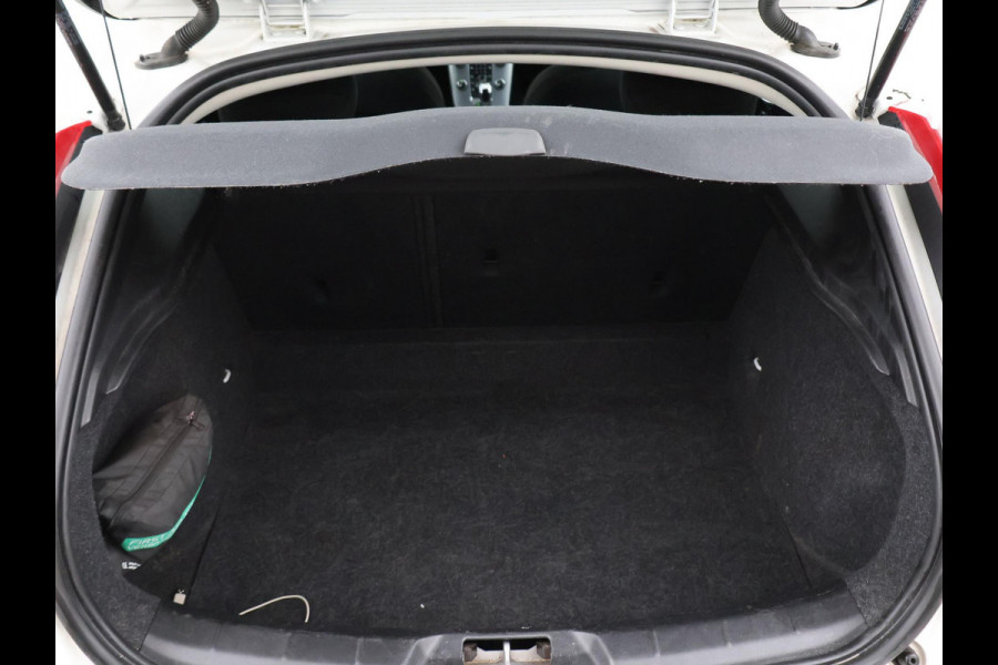 Volvo V40 2.0 D2 120 PK EURO 6 + NAVIGATIE Volvo V40 2.0 D2 + NAVIGATIE | DIGITALE COCKPIT | CRUISE CONTROL