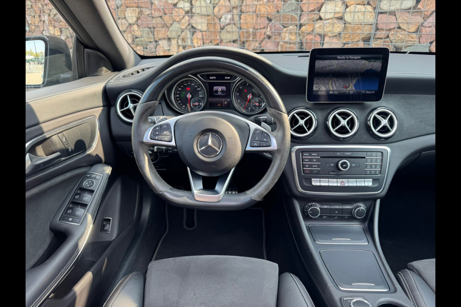 Mercedes-Benz CLA-Klasse 200 Ambition AMG Automaat Pano