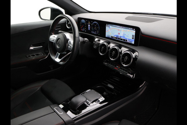 Mercedes-Benz A-Klasse 200 163 PK AUT. AMG NIGHT + PANORAMA | CAMERA | STOELVERW. | WIDESCREEN MBUX