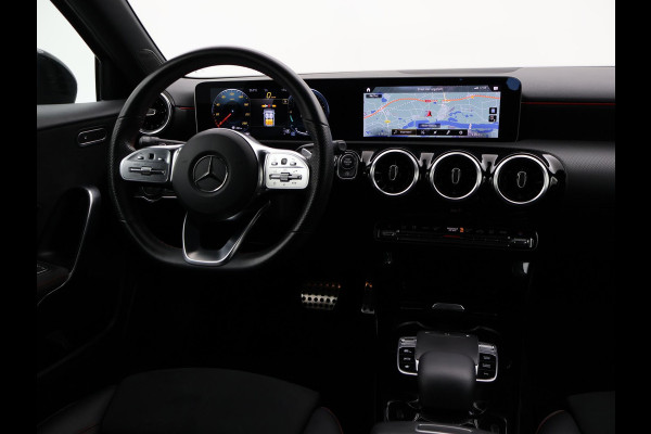 Mercedes-Benz A-Klasse 200 163 PK AUT. AMG NIGHT + PANORAMA | CAMERA | STOELVERW. | WIDESCREEN MBUX