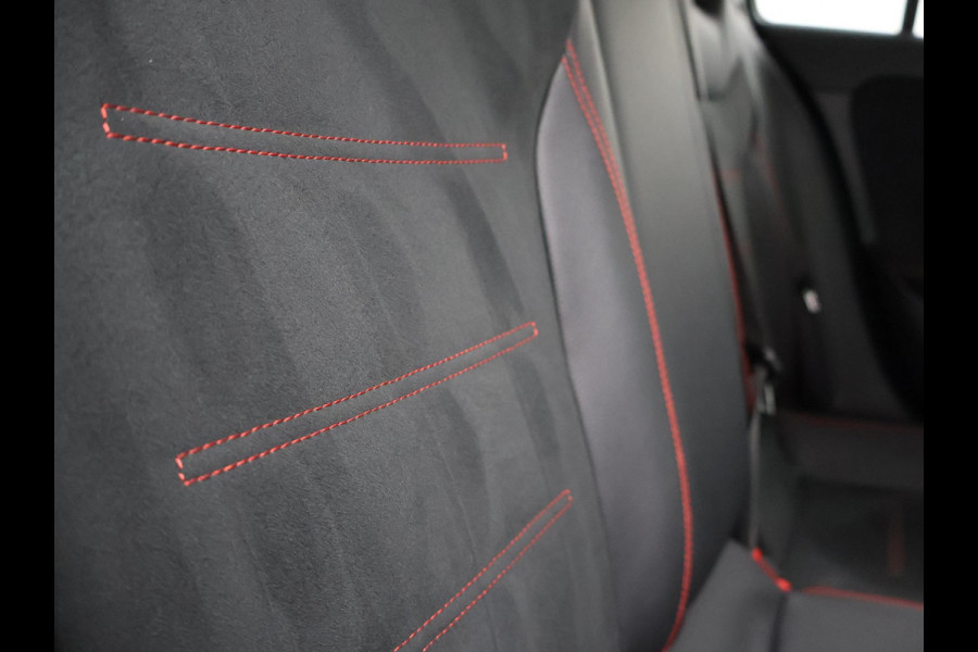 Mercedes-Benz A-Klasse 200 163 PK AUT. AMG NIGHT + PANORAMA | CAMERA | STOELVERW. | WIDESCREEN MBUX