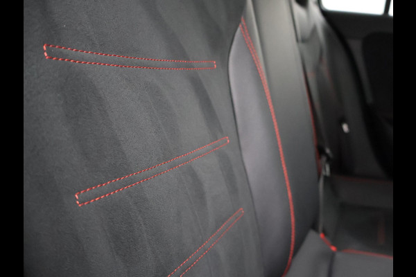 Mercedes-Benz A-Klasse 200 163 PK AUT. AMG NIGHT + PANORAMA | CAMERA | STOELVERW. | WIDESCREEN MBUX