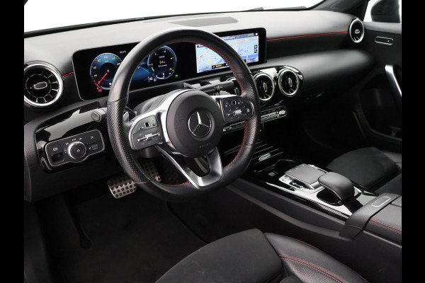 Mercedes-Benz A-Klasse 200 163 PK AUT. AMG NIGHT + PANORAMA | CAMERA | STOELVERW. | WIDESCREEN MBUX