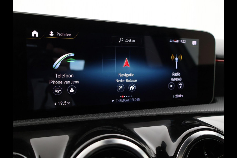 Mercedes-Benz A-Klasse 200 163 PK AUT. AMG NIGHT + PANORAMA | CAMERA | STOELVERW. | WIDESCREEN MBUX