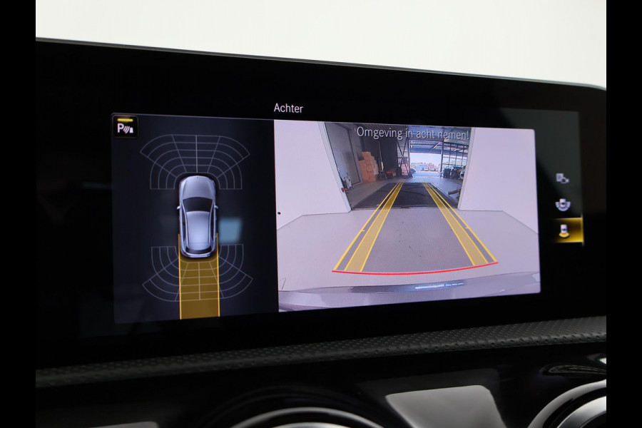 Mercedes-Benz A-Klasse 200 163 PK AUT. AMG NIGHT + PANORAMA | CAMERA | STOELVERW. | WIDESCREEN MBUX