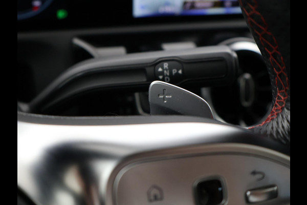 Mercedes-Benz A-Klasse 200 163 PK AUT. AMG NIGHT + PANORAMA | CAMERA | STOELVERW. | WIDESCREEN MBUX