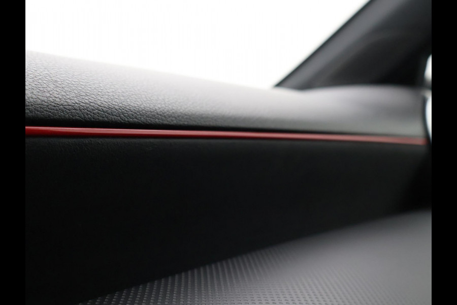 Mercedes-Benz A-Klasse 200 163 PK AUT. AMG NIGHT + PANORAMA | CAMERA | STOELVERW. | WIDESCREEN MBUX