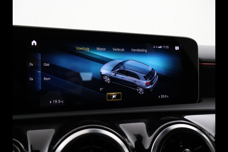 Mercedes-Benz A-Klasse 200 163 PK AUT. AMG NIGHT + PANORAMA | CAMERA | STOELVERW. | WIDESCREEN MBUX