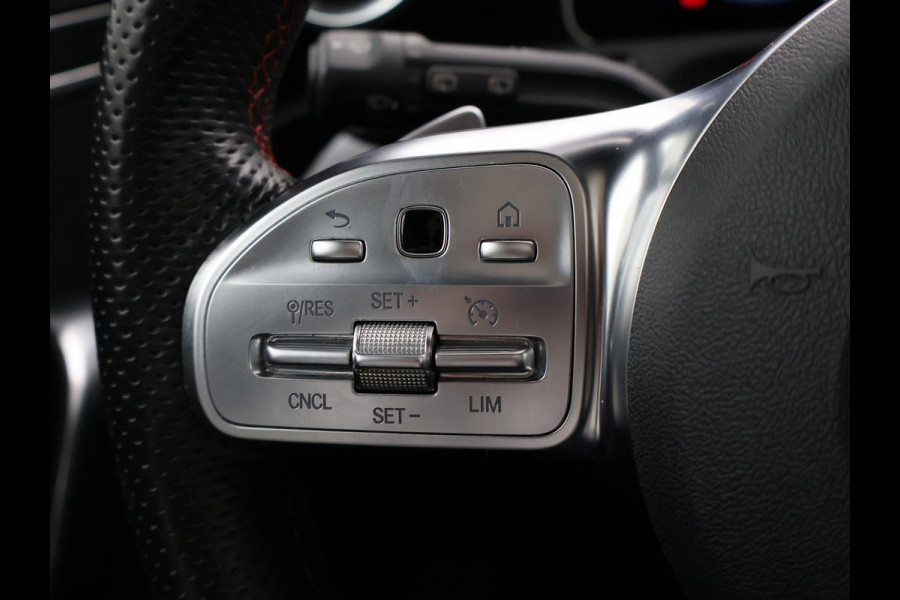Mercedes-Benz A-Klasse 200 163 PK AUT. AMG NIGHT + PANORAMA | CAMERA | STOELVERW. | WIDESCREEN MBUX