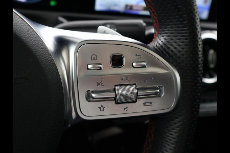 Mercedes-Benz A-Klasse 200 163 PK AUT. AMG NIGHT + PANORAMA | CAMERA | STOELVERW. | WIDESCREEN MBUX