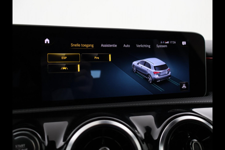 Mercedes-Benz A-Klasse 200 163 PK AUT. AMG NIGHT + PANORAMA | CAMERA | STOELVERW. | WIDESCREEN MBUX