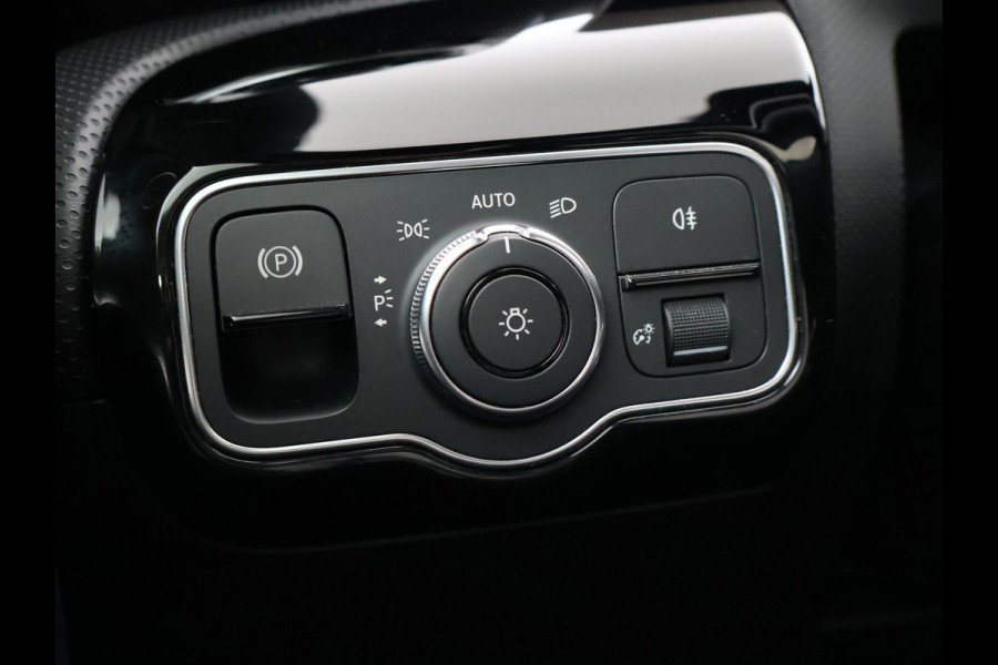 Mercedes-Benz A-Klasse 200 163 PK AUT. AMG NIGHT + PANORAMA | CAMERA | STOELVERW. | WIDESCREEN MBUX