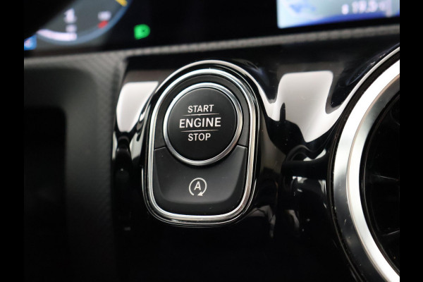 Mercedes-Benz A-Klasse 200 163 PK AUT. AMG NIGHT + PANORAMA | CAMERA | STOELVERW. | WIDESCREEN MBUX