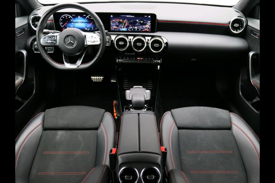 Mercedes-Benz A-Klasse 180 Business Solution AMG AMG Line | Achteruitrijcamera | Apple CarPlay | Spiegelpakket | Dodehoekassistent. Inclusief 48 maanden Mercedes-Benz Certified garantie voor Europa.