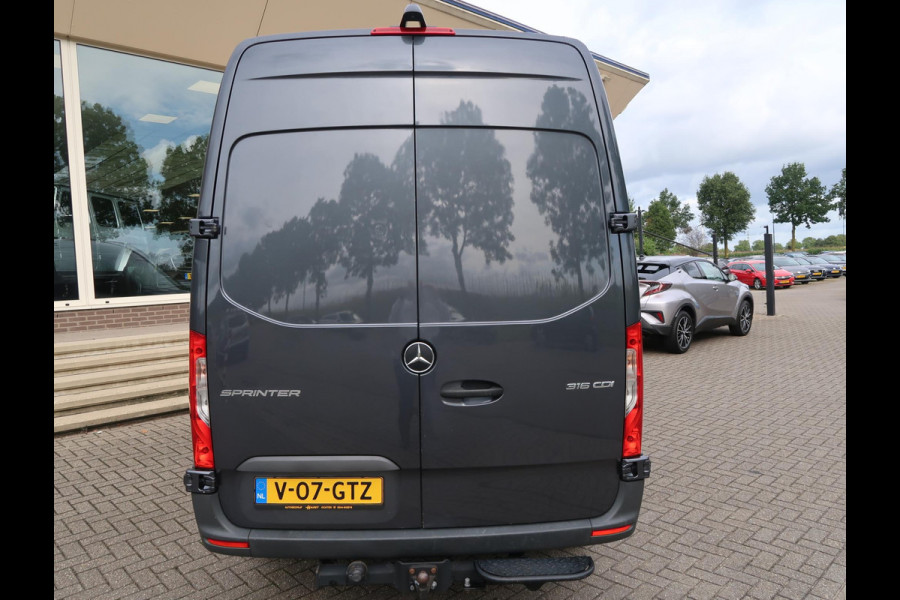 Mercedes-Benz Sprinter 316 2.2 CDI 163 PK AUT7 L2H2 + 3500 KG TREKHAAK / ADAPTIVE CRUISE / BREEDBEELD MBUX