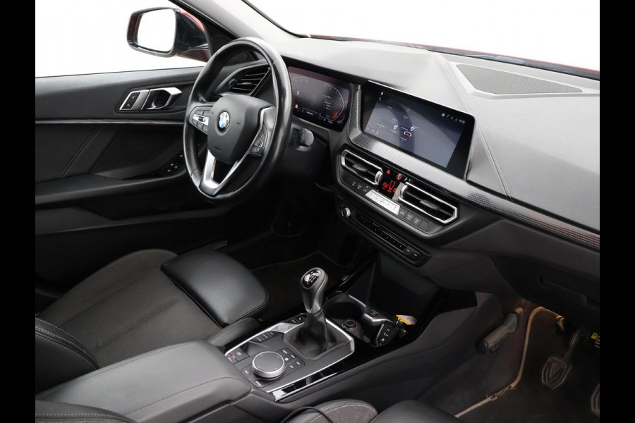 BMW 1-serie 116D LESAUTO DUBBELE BEDIENING HANDGESCHAKELD + CAMERA | SPORTSTOELEN | LED