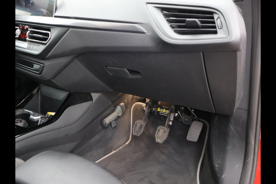 BMW 1-serie 116D LESAUTO DUBBELE BEDIENING HANDGESCHAKELD + CAMERA | SPORTSTOELEN | LED
