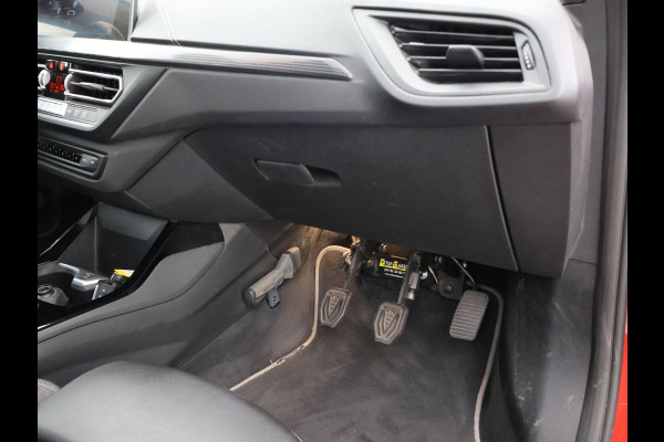 BMW 1-serie 116D LESAUTO DUBBELE BEDIENING HANDGESCHAKELD + CAMERA | SPORTSTOELEN | LED
