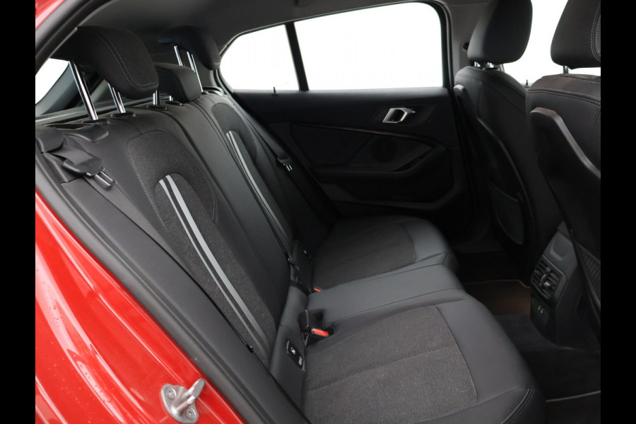 BMW 1-serie 116D LESAUTO DUBBELE BEDIENING HANDGESCHAKELD + CAMERA | SPORTSTOELEN | LED