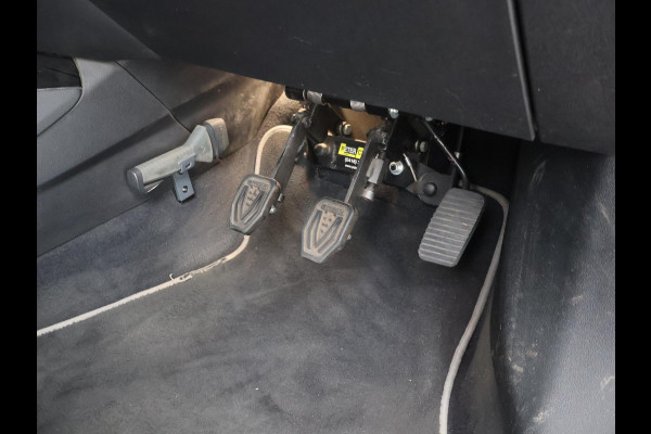 BMW 1-serie 116D LESAUTO DUBBELE BEDIENING HANDGESCHAKELD + CAMERA | SPORTSTOELEN | LED