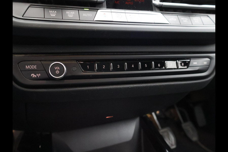 BMW 1-serie 116D LESAUTO DUBBELE BEDIENING HANDGESCHAKELD + CAMERA | SPORTSTOELEN | LED