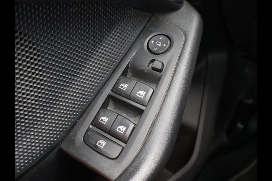 BMW 1-serie 116D LESAUTO DUBBELE BEDIENING HANDGESCHAKELD + CAMERA | SPORTSTOELEN | LED