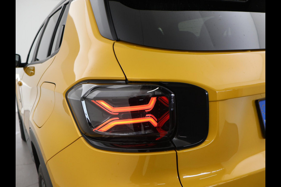 Jeep Avenger SUMMIT 54 kWh SUN YELLOW TWO-TONE + BREEDBEELD APPLE CARPLAY | CAMERA | ADAPTIVE CRUISE CONTROL