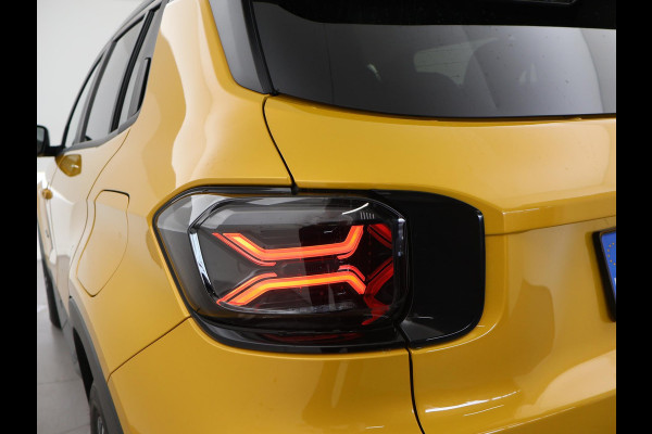 Jeep Avenger SUMMIT 54 kWh SUN YELLOW TWO-TONE + BREEDBEELD APPLE CARPLAY | CAMERA | ADAPTIVE CRUISE CONTROL