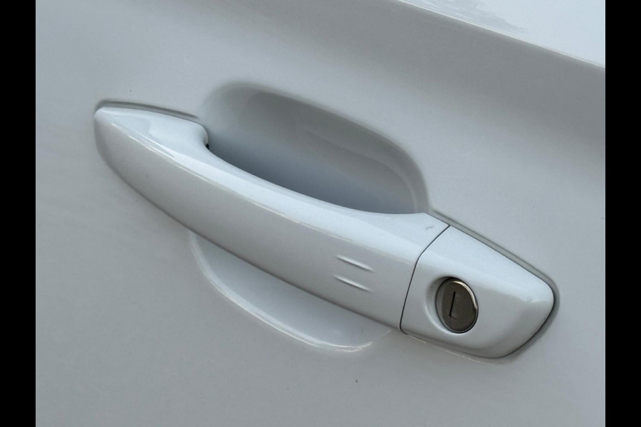 Opel CORSA-E GS Line 50 kWh two tone,achteruitrijcamera,parelmoer,17 inch, 1/2 lederen sportinterieur, climaat controle, navigatie