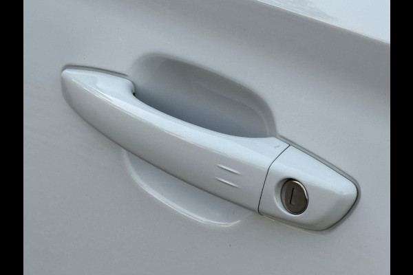 Opel CORSA-E GS Line 50 kWh two tone,achteruitrijcamera,parelmoer,17 inch, 1/2 lederen sportinterieur, climaat controle, navigatie