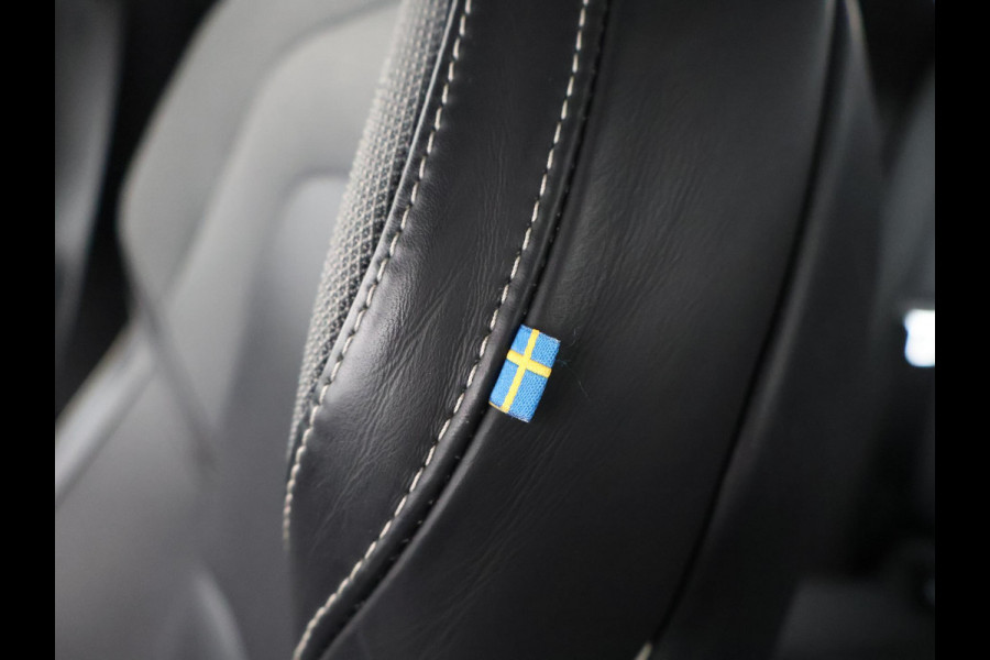 Volvo XC60 2.0 T6 PHEV 340 PK R-DESIGN + PANORAMA | STUUR/STOELVERW. | ADAPTIVE CRUISE