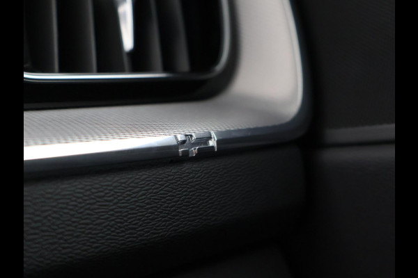 Volvo XC60 2.0 T6 PHEV 340 PK R-DESIGN + PANORAMA | STUUR/STOELVERW. | ADAPTIVE CRUISE