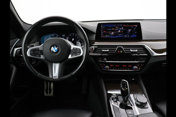 BMW 5 Serie Touring 520i 184 PK M-SPORT H.E. AUT. *ALMANDINBRAUN* + PANORAMA | NAPPA LEDER | HEAD-UP | 19 INCH