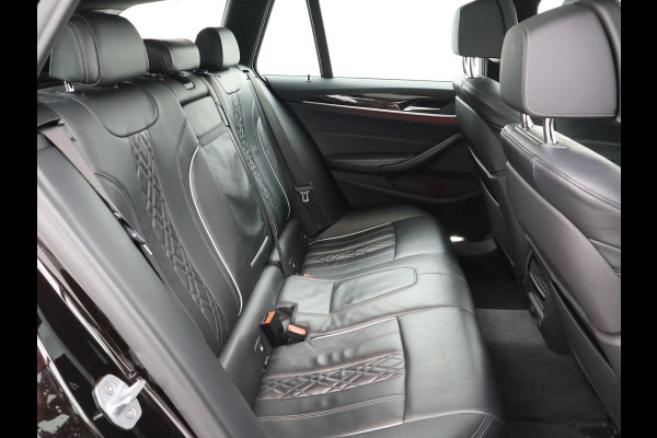 BMW 5 Serie Touring 520i 184 PK M-SPORT H.E. AUT. *ALMANDINBRAUN* + PANORAMA | NAPPA LEDER | HEAD-UP | 19 INCH