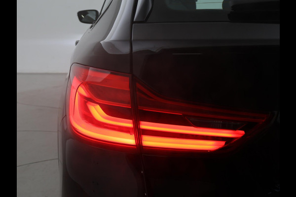 BMW 5 Serie Touring 520i 184 PK M-SPORT H.E. AUT. *ALMANDINBRAUN* + PANORAMA | NAPPA LEDER | HEAD-UP | 19 INCH