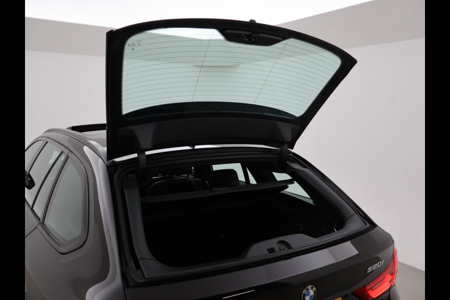 BMW 5 Serie Touring 520i 184 PK M-SPORT H.E. AUT. *ALMANDINBRAUN* + PANORAMA | NAPPA LEDER | HEAD-UP | 19 INCH