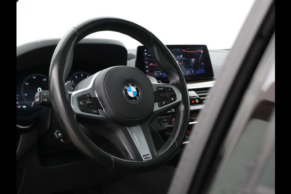 BMW 5 Serie Touring 520i 184 PK M-SPORT H.E. AUT. *ALMANDINBRAUN* + PANORAMA | NAPPA LEDER | HEAD-UP | 19 INCH