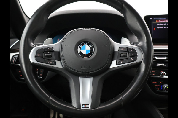 BMW 5 Serie Touring 520i 184 PK M-SPORT H.E. AUT. *ALMANDINBRAUN* + PANORAMA | NAPPA LEDER | HEAD-UP | 19 INCH