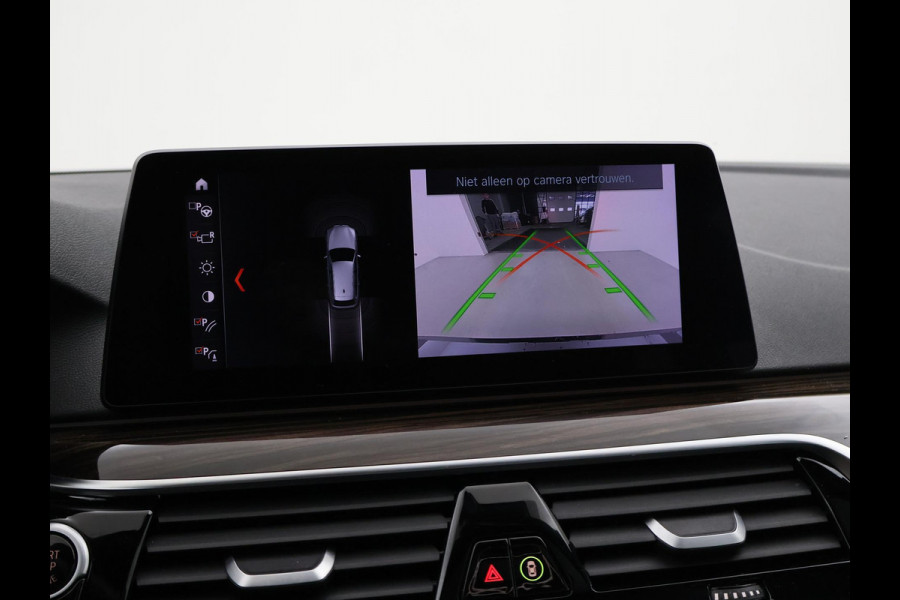 BMW 5 Serie Touring 520i 184 PK M-SPORT H.E. AUT. *ALMANDINBRAUN* + PANORAMA | NAPPA LEDER | HEAD-UP | 19 INCH