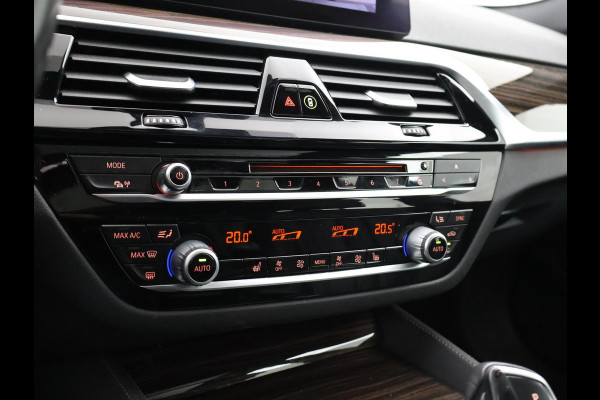 BMW 5 Serie Touring 520i 184 PK M-SPORT H.E. AUT. *ALMANDINBRAUN* + PANORAMA | NAPPA LEDER | HEAD-UP | 19 INCH