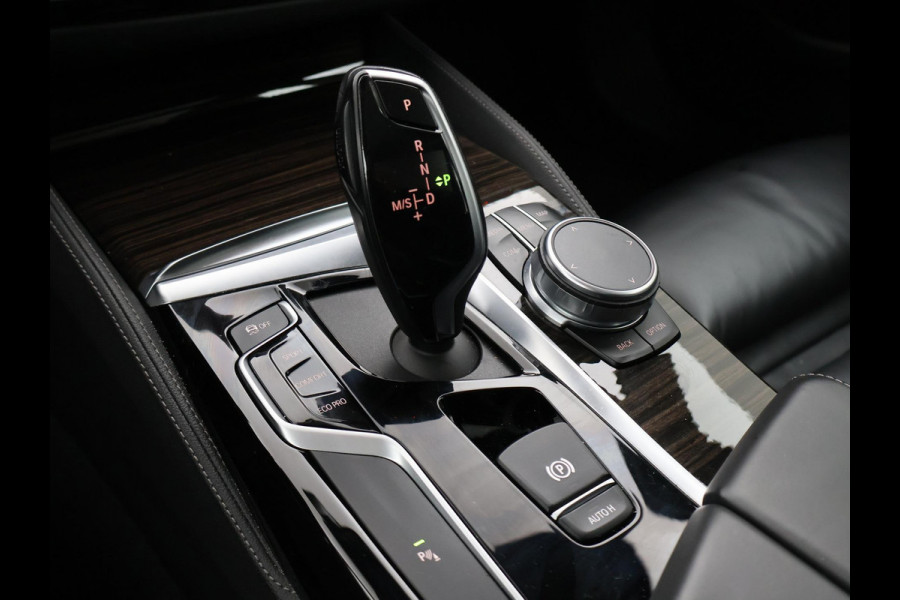 BMW 5 Serie Touring 520i 184 PK M-SPORT H.E. AUT. *ALMANDINBRAUN* + PANORAMA | NAPPA LEDER | HEAD-UP | 19 INCH