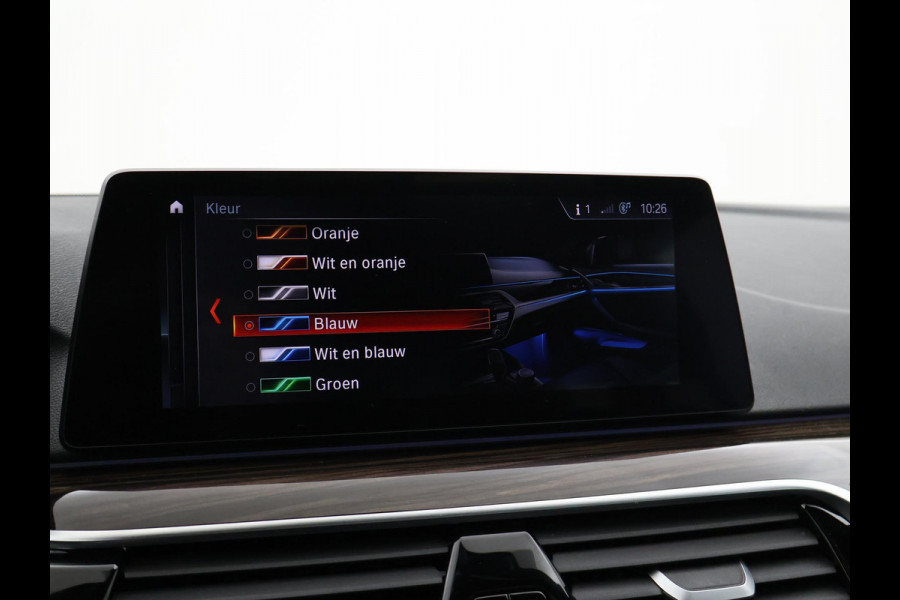 BMW 5 Serie Touring 520i 184 PK M-SPORT H.E. AUT. *ALMANDINBRAUN* + PANORAMA | NAPPA LEDER | HEAD-UP | 19 INCH