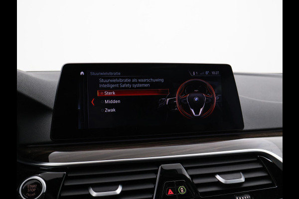 BMW 5 Serie Touring 520i 184 PK M-SPORT H.E. AUT. *ALMANDINBRAUN* + PANORAMA | NAPPA LEDER | HEAD-UP | 19 INCH