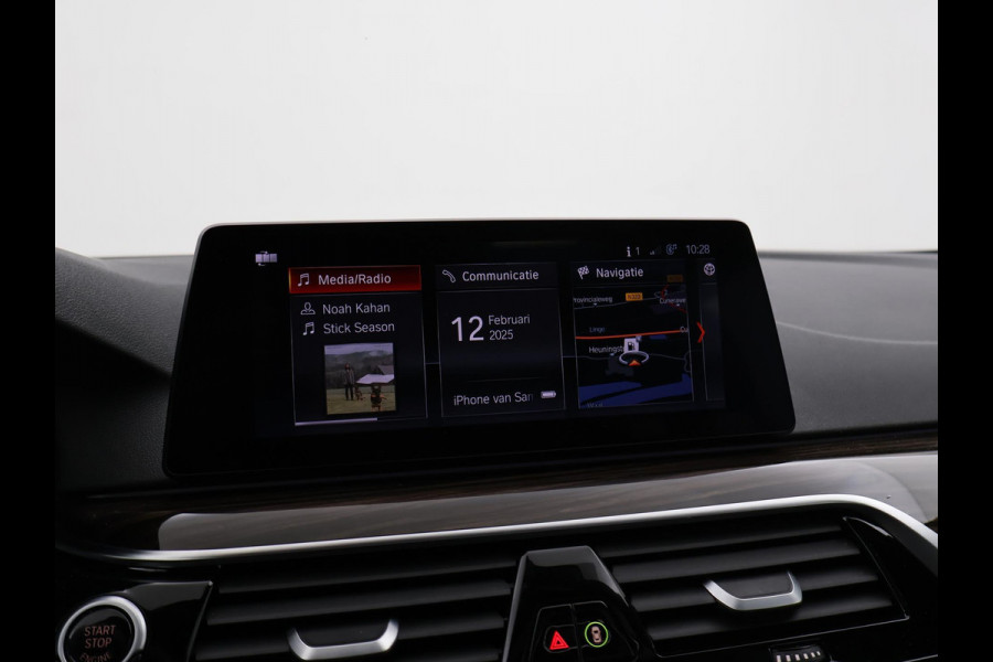 BMW 5 Serie Touring 520i 184 PK M-SPORT H.E. AUT. *ALMANDINBRAUN* + PANORAMA | NAPPA LEDER | HEAD-UP | 19 INCH