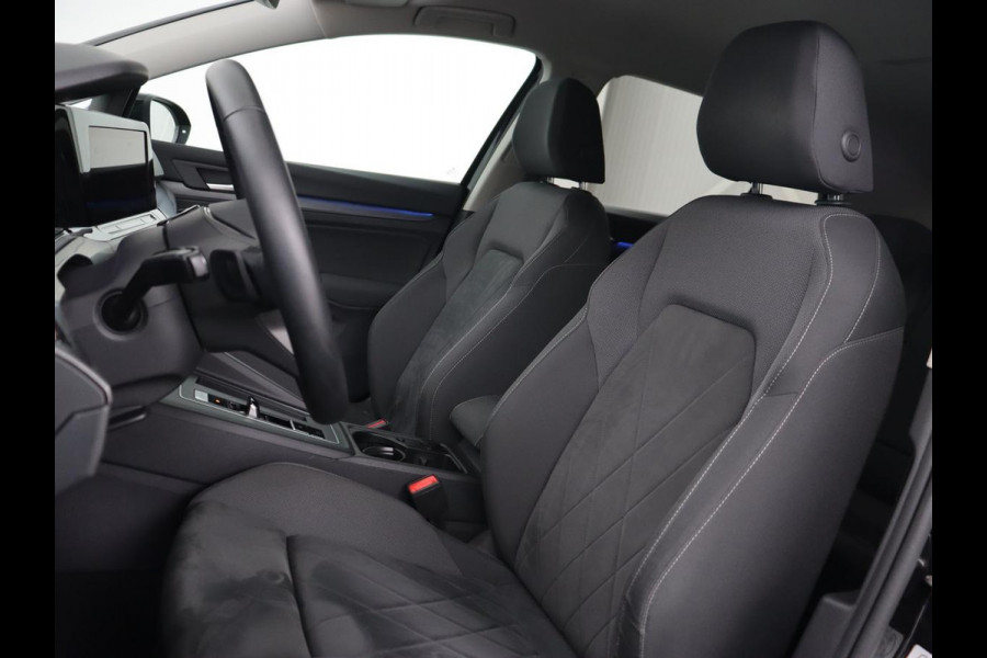 Volkswagen Golf 1.4 eHybrid Style | Stoelverwarming | Massage | Carplay | Sfeerverlichting | Navigatie | Memory | Adaptive cruise | Full LED | Parkeerhulp | Getint glas | PHEV | Plug In
