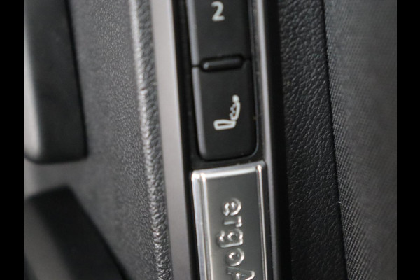 Volkswagen Golf 1.4 eHybrid Style | Stoelverwarming | Massage | Carplay | Sfeerverlichting | Navigatie | Memory | Adaptive cruise | Full LED | Parkeerhulp | Getint glas | PHEV | Plug In