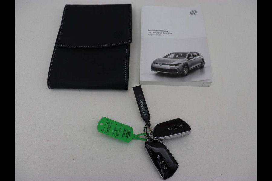 Volkswagen Golf 1.4 eHybrid Style | Stoelverwarming | Massage | Carplay | Sfeerverlichting | Navigatie | Memory | Adaptive cruise | Full LED | Parkeerhulp | Getint glas | PHEV | Plug In