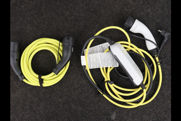 Volkswagen Golf 1.4 eHybrid Style | Stoelverwarming | Massage | Carplay | Sfeerverlichting | Navigatie | Memory | Adaptive cruise | Full LED | Parkeerhulp | Getint glas | PHEV | Plug In